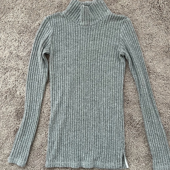 Aritzia Wilfred Free Buswell Mockneck Grey long sleeve top. XS - Picture 2 of 2